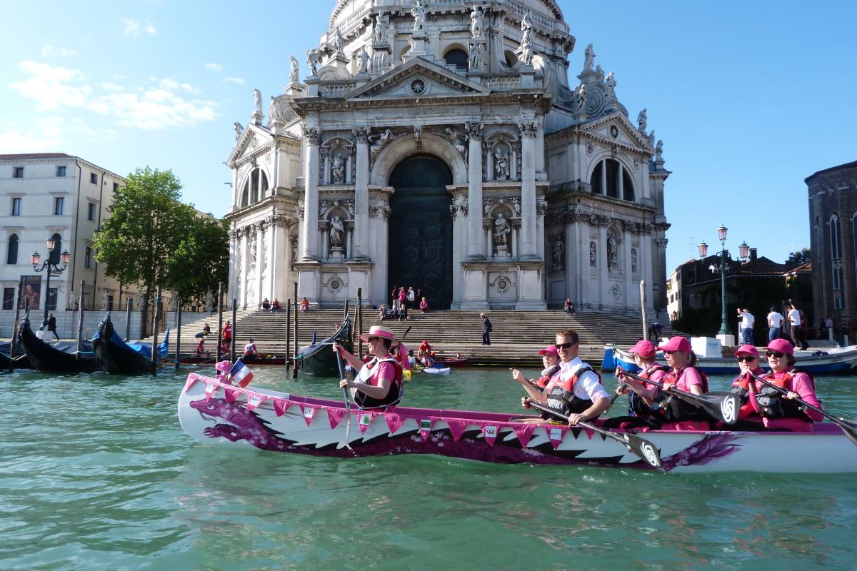 Les Dragon Pink Ladies à la Vogalonga de Venise 